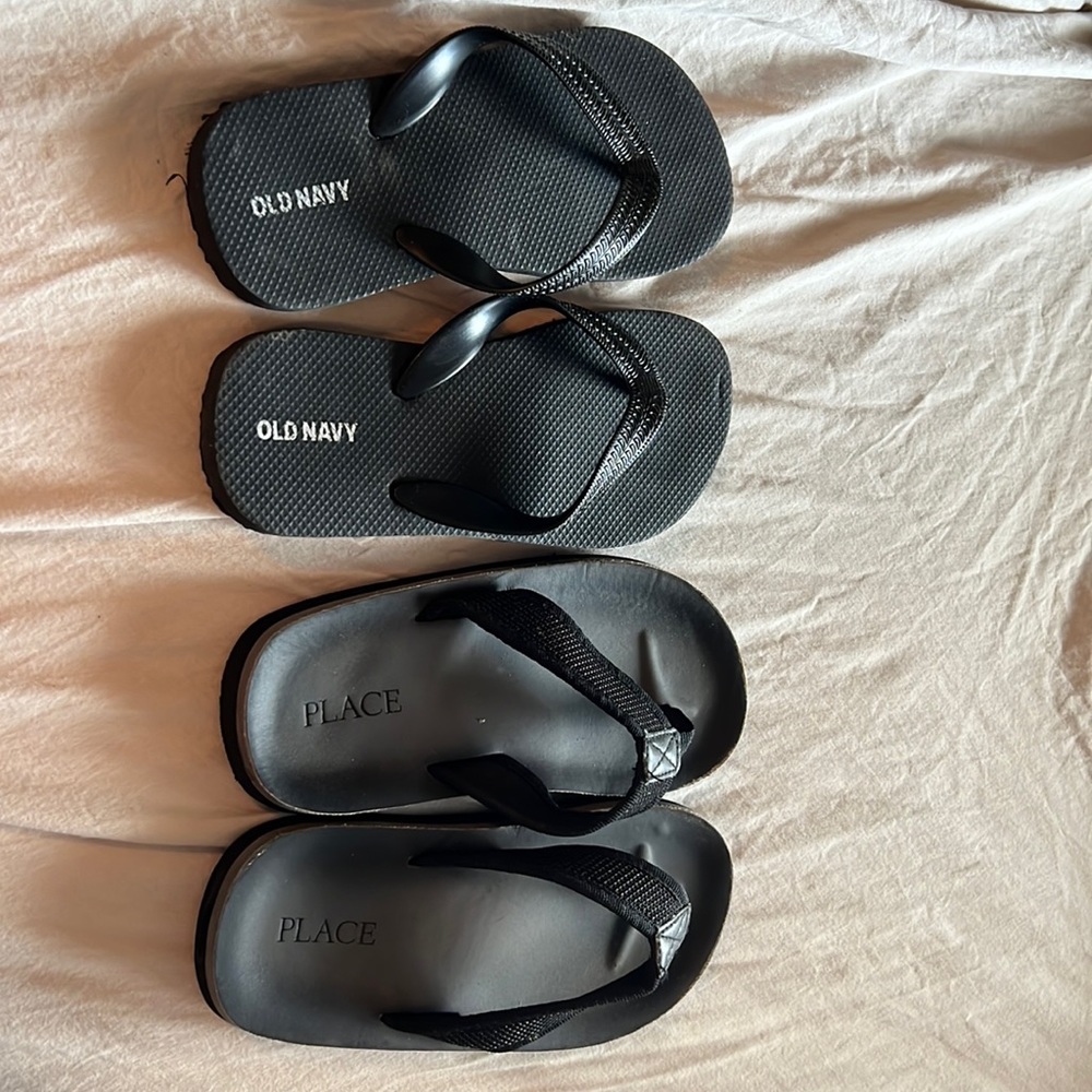 Two pair youth flip flops size 12/13